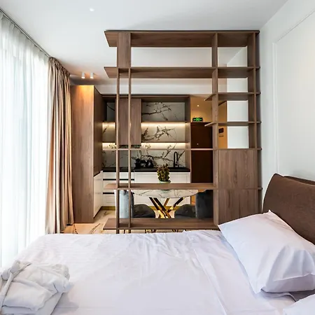 Luxury Near Center Апартаменти