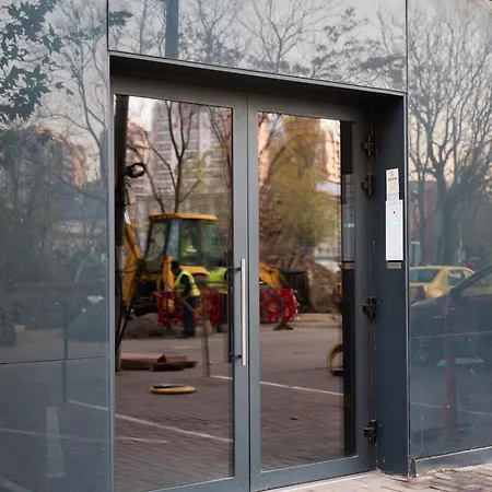 Luxury Near Center *