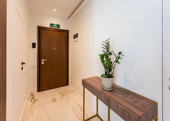 Luxury Near Center * 布加勒斯特