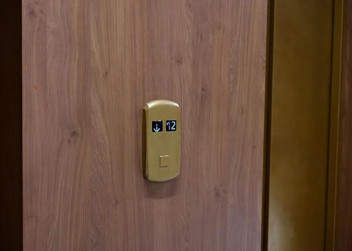 Luxury Near Center Apartament