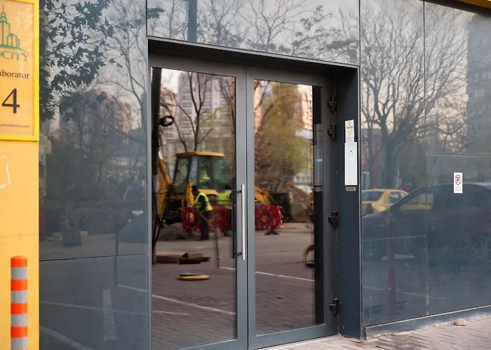 Luxury Near Center *