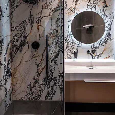 Luxury Near Center