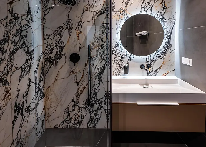 Luxury Near Center