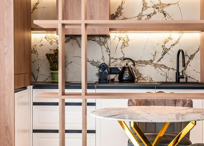 Luxury Near Center דירה