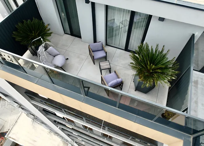 Luxury Near Center דירה *